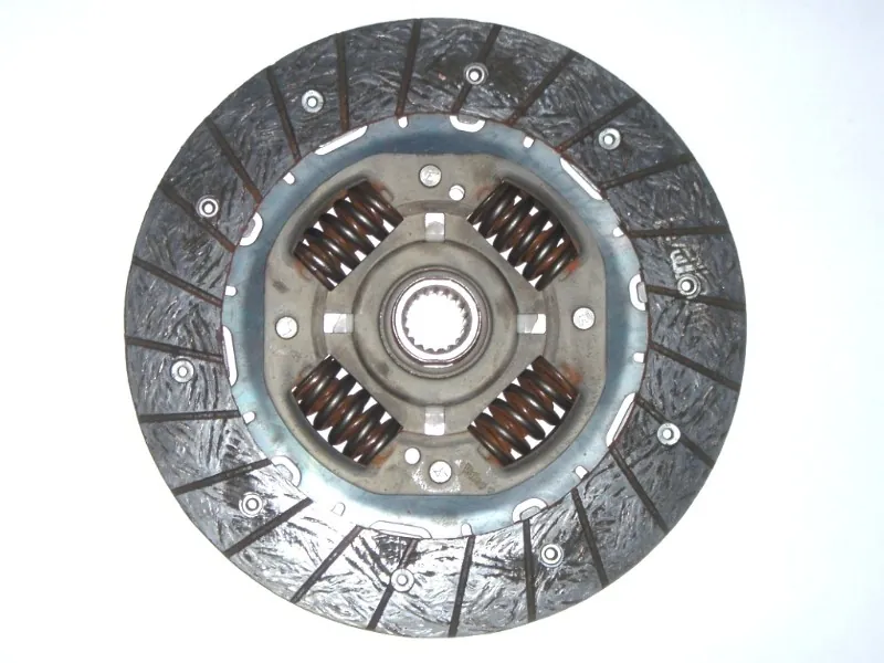 Passenger-car clutch friction disc with damper springs around the splined hub and a ring of friction material