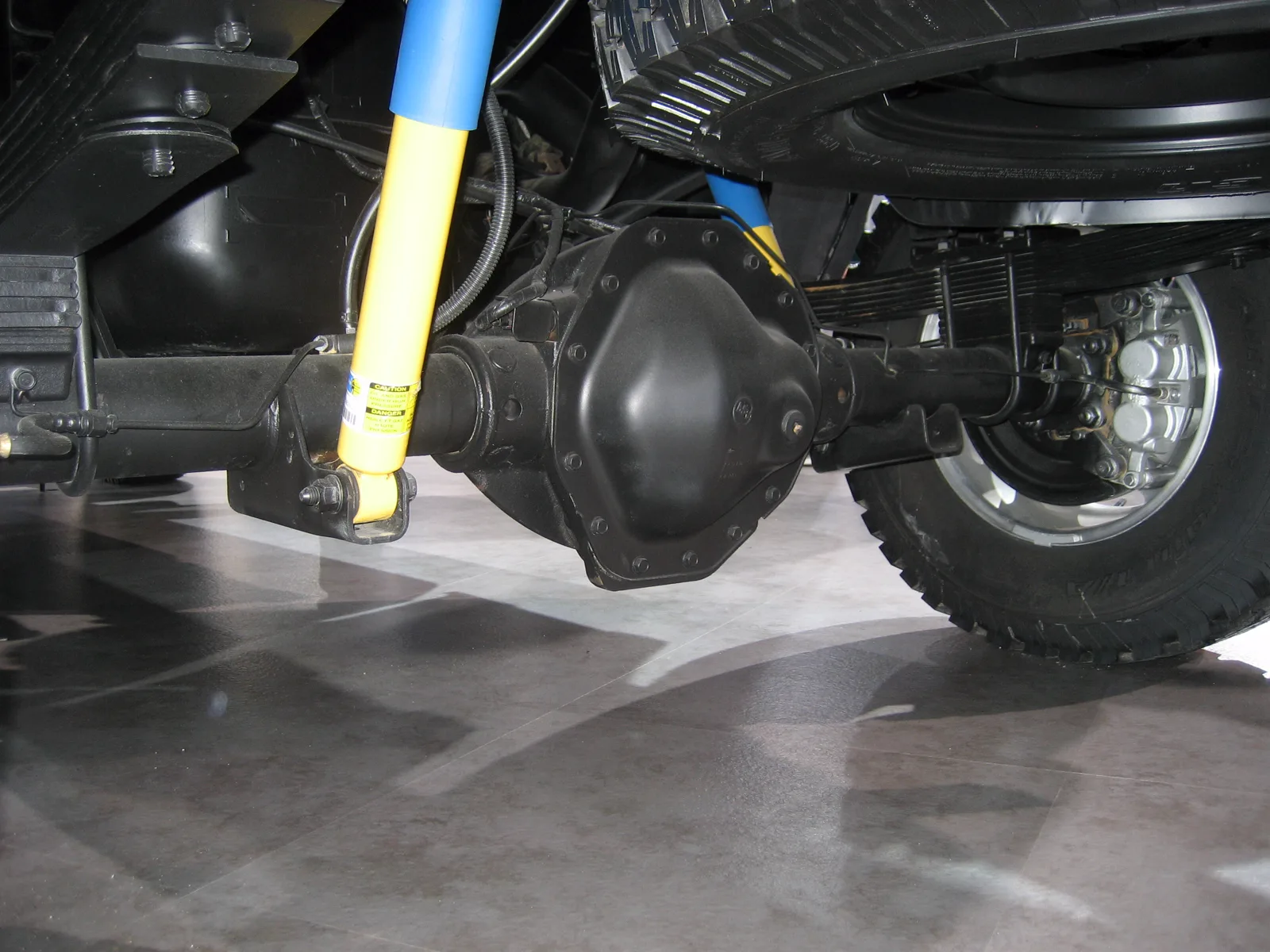 Closed Ram 10.5-inch rear axle pumpkin with axle tubes running out to the wheel ends