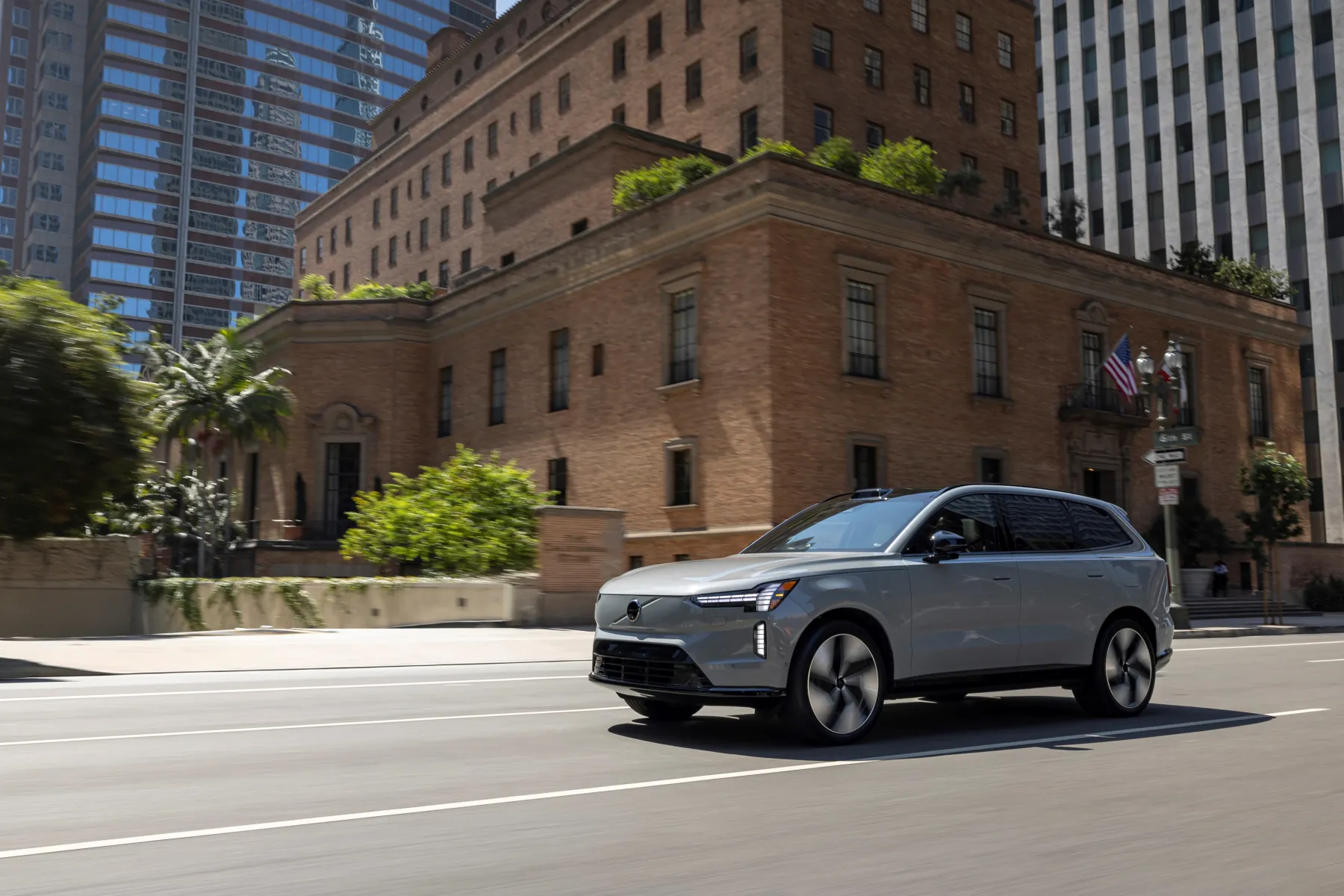 Vapour Grey 2026 Volvo EX90, front three-quarter on a city street with Thor’s Hammer lamps on a sealed face