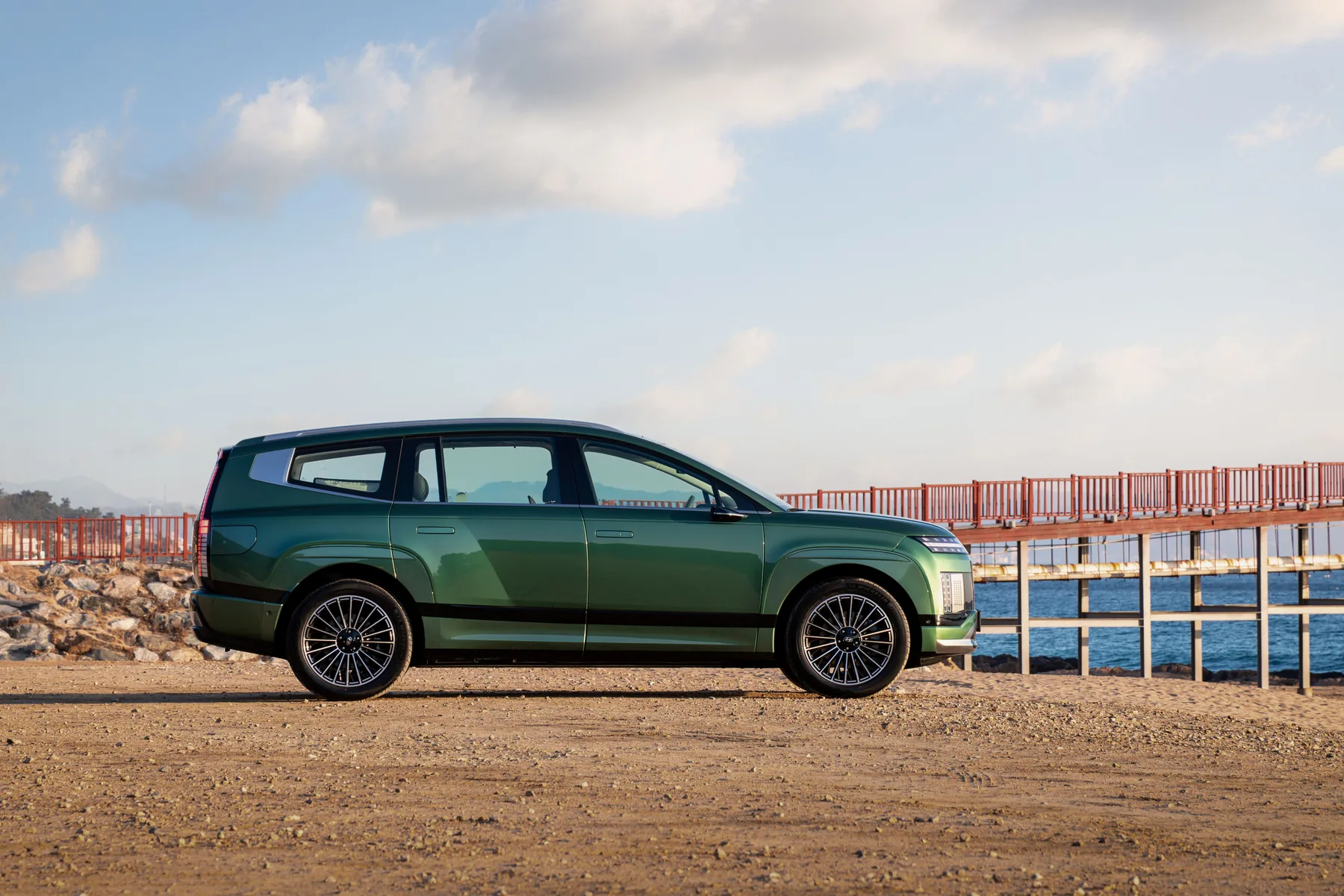Green 2026 Hyundai Ioniq 9 in side profile, long high roof and greenhouse