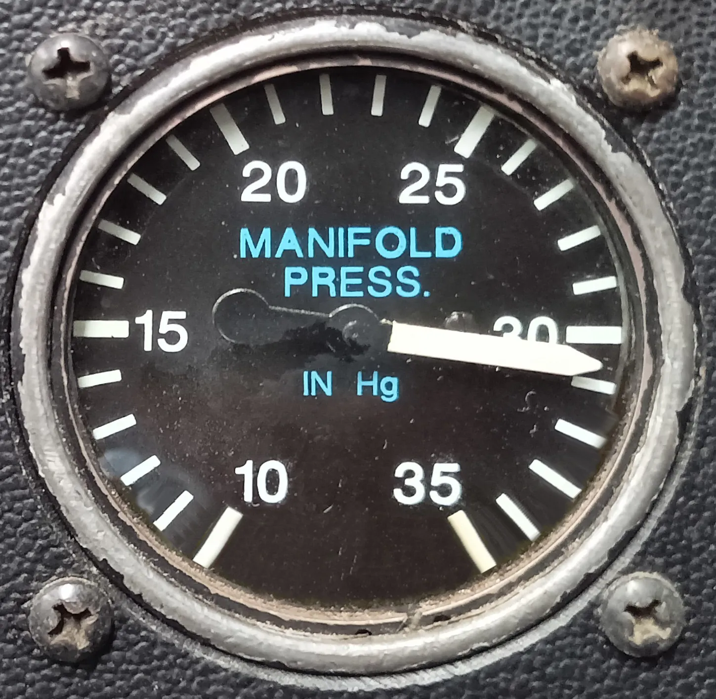 Manifold-pressure instrument with an inches-of-mercury scale